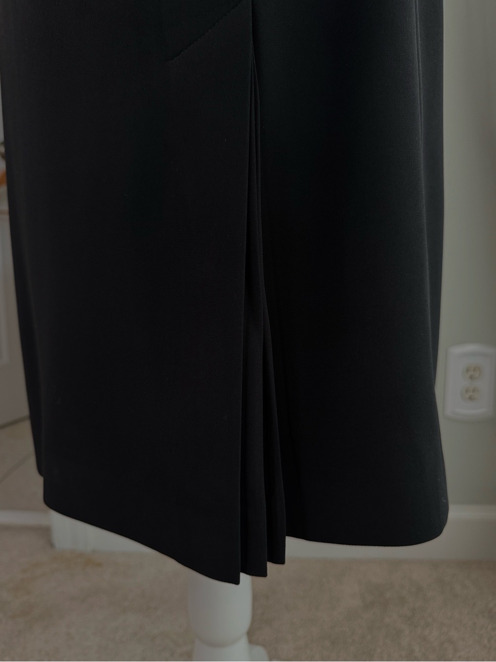 Ann Taylor Skirt Suit Set Classic Black - Sice 6P (jacket) and size 6 skirt - Picture 4 of 7